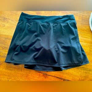 Size 10 lululemon skirt